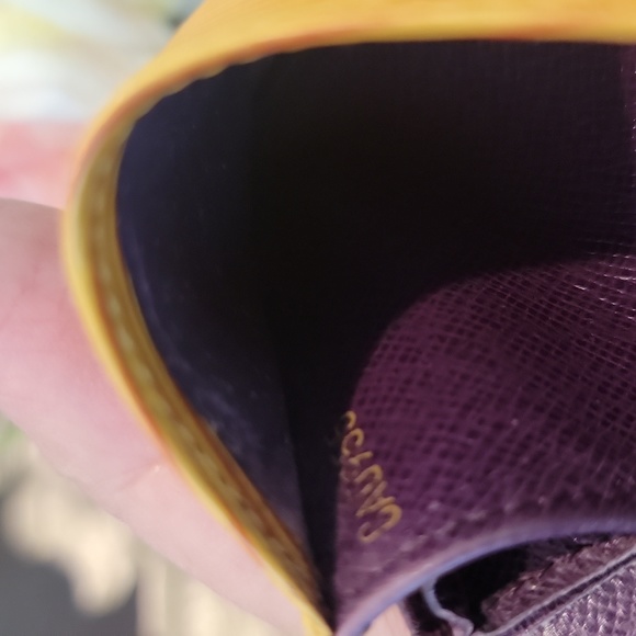 Authentic Louis Vuitton Epi card wallet - Picture 9 of 10